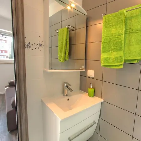 Apartamento Nebuloza With Balcony *