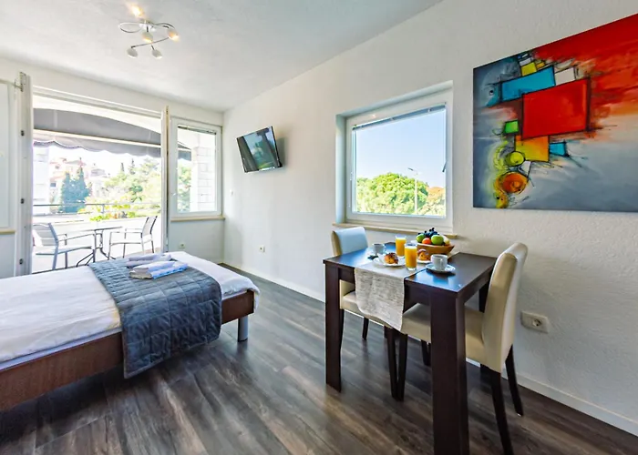 Nebuloza Apartments Rovinj With Balcony Apartament