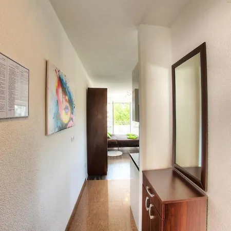 Nebuloza 아파트 로비니