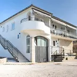 Nebuloza With Balcony * Rovigno