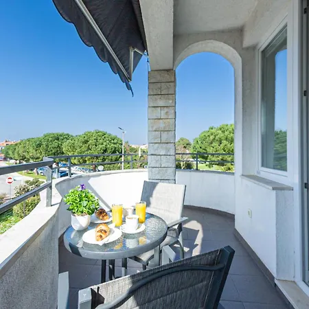 Daire Nebuloza With Balcony
