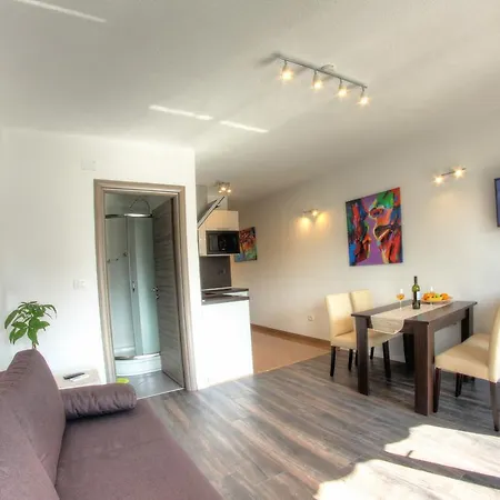 Nebuloza With Balcony Daire